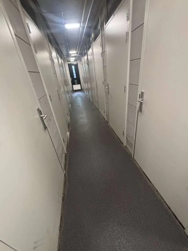 Boxgang van een complex in Zaandam — na de reiniging